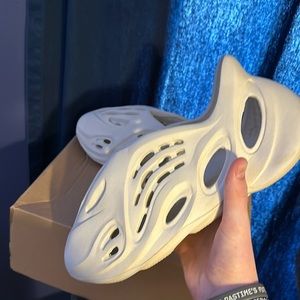 Yeezy Foam RNNR "Sand" Men's size 10